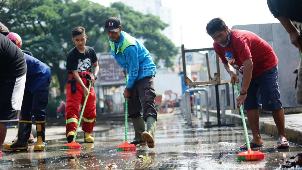 Membangun Masyarakat Peduli Lingkungan