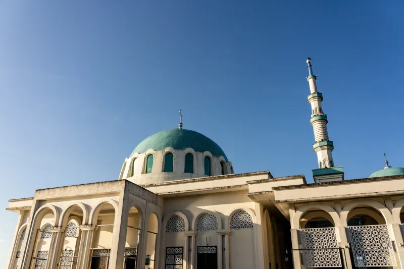Cari tahu cara berdonasi untuk membangun masjid secara aman, mudah, dan sesuai syariat.
